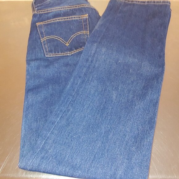 31 X 38 BUTTON FLY ** 501 ** INDIGO LEVI’S that are just as Clean as a Whistle.. - Picture 5 of 7